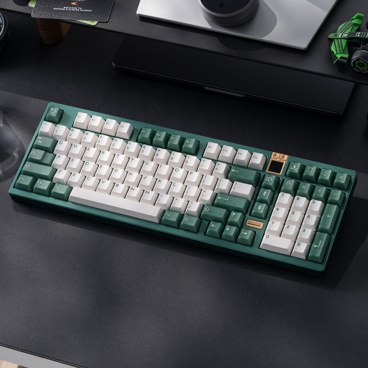Athena 1800 Anodized Pine greenとPBTfans TransGreenの組み合わせ、使えます